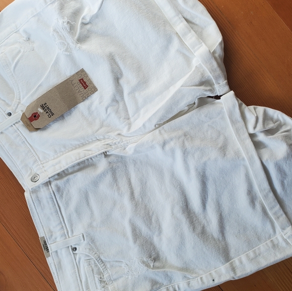 Levi's Pants - Levi's white shorts